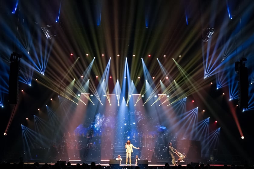 Wielkie show w Hali stulecia. Koncert "Gwiazdozbiór Aniołów. In varietae concordia".