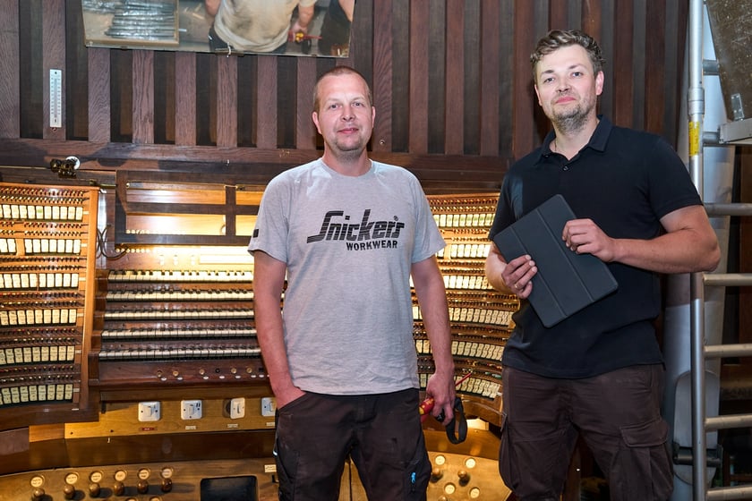 W katedrze św. Jana Chrzciciela trwa remont organ&oacute;w &ndash; członkowie konsorcjum, kt&oacute;re wykona remont organ&oacute;w &ndash; od lewej Grzegorz Tch&oacute;rzewski, Piotr Zych&nbsp;