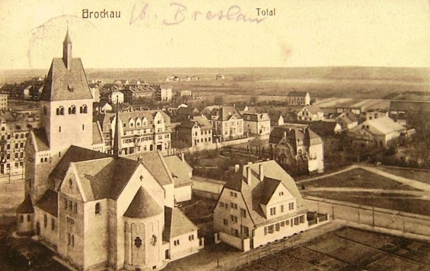 Fragment Brochowa z kościołem św. Jerzego oraz okoliczną zabudową, rok 1916