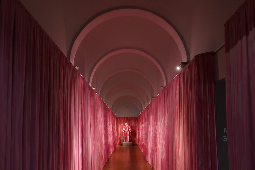 Wystawa &bdquo;Kimono jako doświadczenie. Język sztuki Joanny Hawrot&rdquo; w Muzeum Narodowym we Wrocławiu