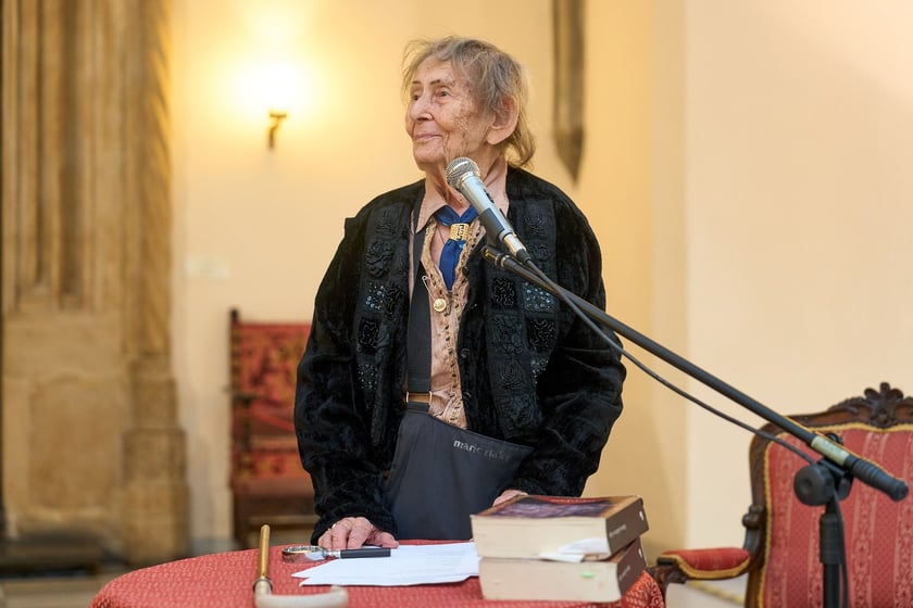 Uroczystość z okazji 93. urodzin poetki Urszuli Kozioł