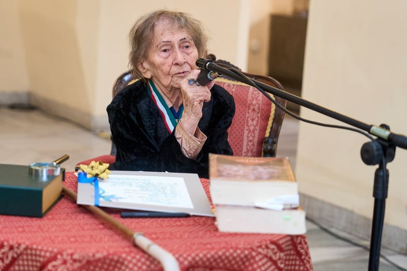 Uroczystość z okazji 93. urodzin poetki Urszuli Kozioł