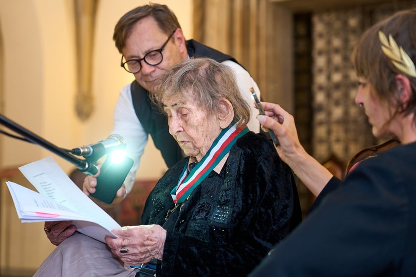 Uroczystość z okazji 93. urodzin poetki Urszuli Kozioł