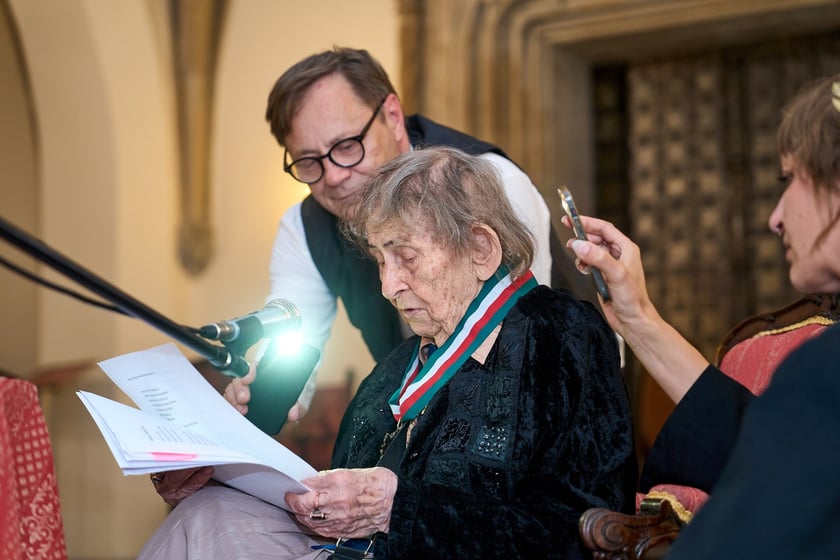 Uroczystość z okazji 93. urodzin poetki Urszuli Kozioł