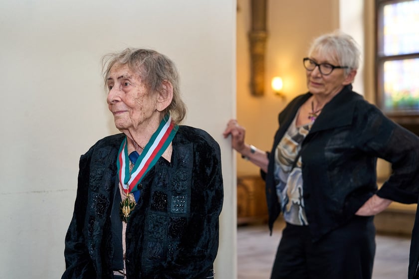 Uroczystość z okazji 93. urodzin poetki Urszuli Kozioł