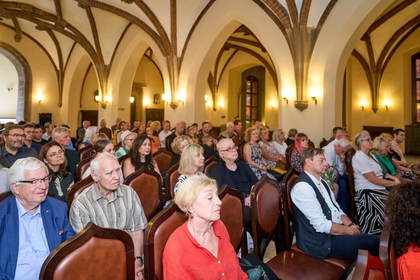 Uroczystość z okazji 93. urodzin poetki Urszuli Kozioł