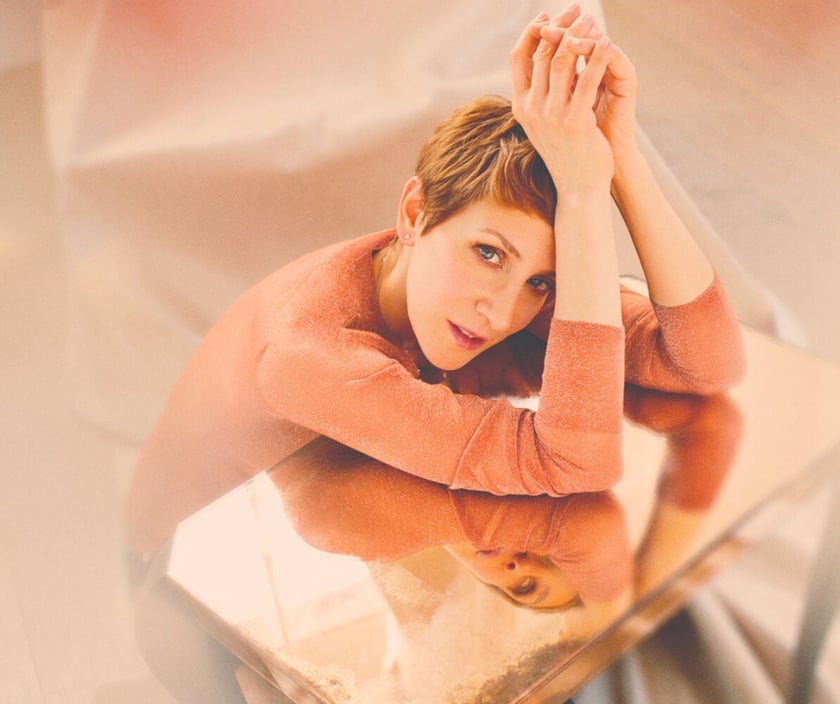Stacey Kent&nbsp;
Znakomita wokalistka jazzowa powraca do Wrocławia na zaproszenie Ethno Jazz Festival. Na koncercie w Synagodze Pod Białym Bocianem będzie promować sw&oacute;j najnowszy album "Summer Me, Winter Me", będący mieszanką nowych kompozycji i klasycznego repertuaru "chanson". W tym utworu Jacques'a Brela "Ne me quitte pas".&nbsp;
niedziela, 23.03.25, godz. 19.00
Wrocław, Synagoga pod Białym Bocianem, ul. Włodkowica 7
Bilety: 200 zł &ndash; I miejsca, 150 zł &ndash; II miejsca, 100 zł &ndash; wejści&oacute;wki stojące