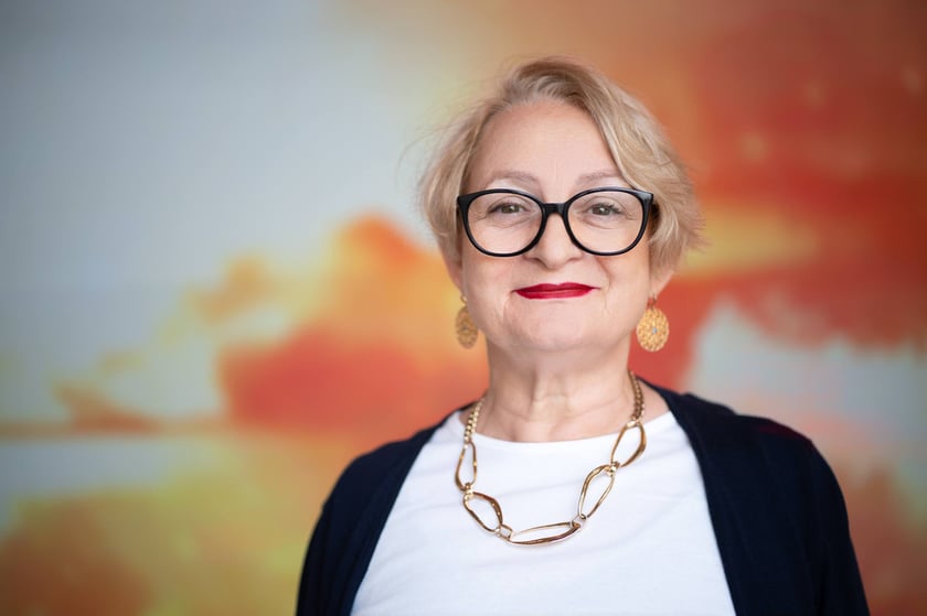 Na zdjęciu Dorota Monkiewicz, kuratorka wystawy prac Wojciecha Fangora