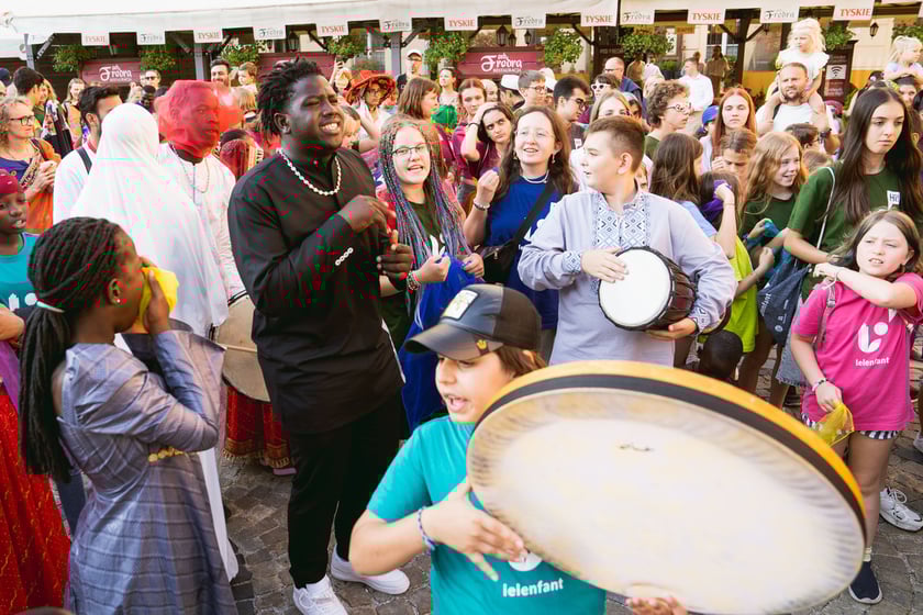 Kolorowa parada Lelenfant na ulicach Wrocławia, 29.07.2024