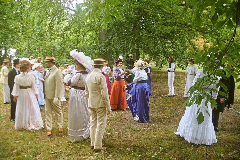 VIII piknik&nbsp;&bdquo;Krynoliny&rdquo; &ndash; Stowarzyszenia Rekonstrukcji Historycznej i Kostiumingu w Parku Południowym