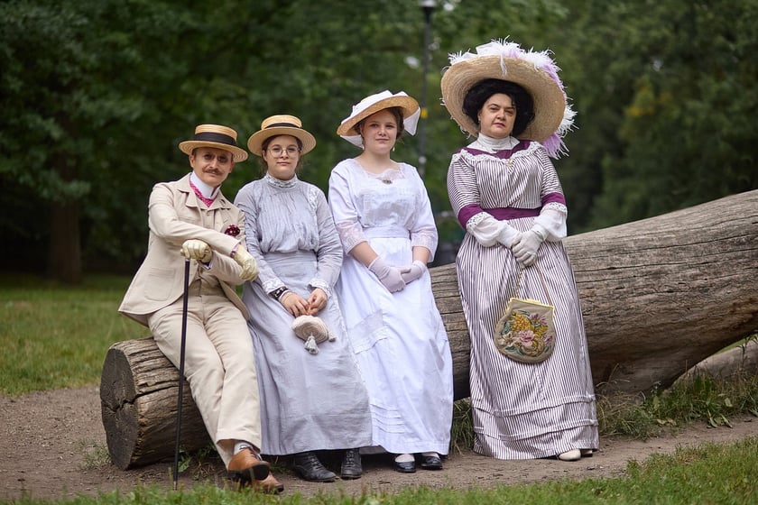 VIII piknik&nbsp;&bdquo;Krynoliny&rdquo; &ndash; Stowarzyszenia Rekonstrukcji Historycznej i Kostiumingu w Parku Południowym