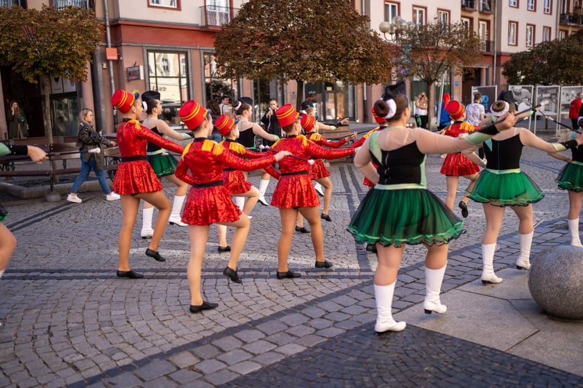 Parada na Wrocławskim Festiwalu Krasnoludków 2024