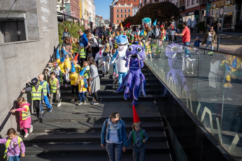 Parada na Wrocławskim Festiwalu Krasnoludków 2024