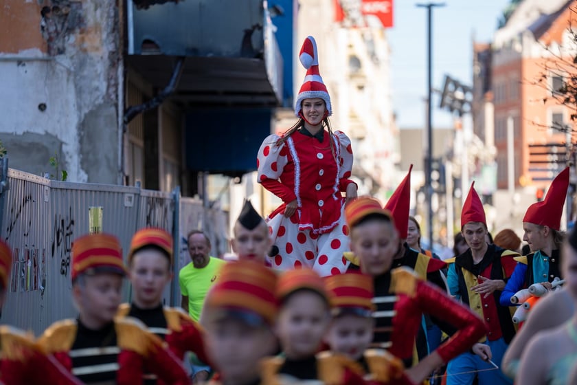 Parada na Wrocławskim Festiwalu Krasnoludków 2024
