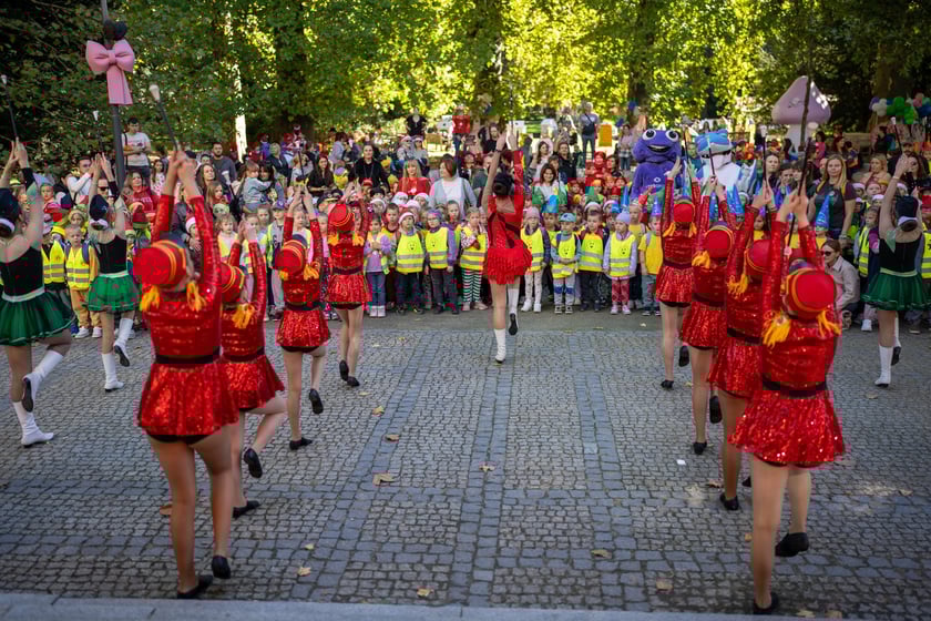 Parada na Wrocławskim Festiwalu Krasnoludków 2024