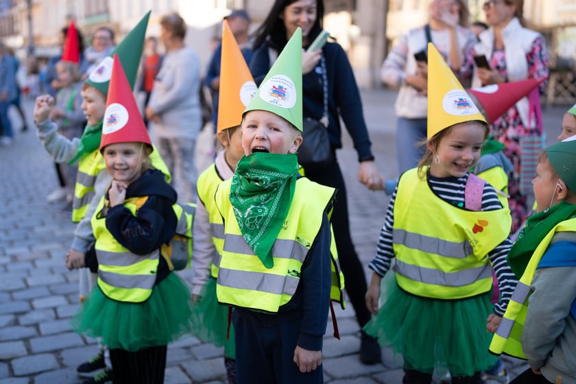 Parada na Wrocławskim Festiwalu Krasnoludków 2024