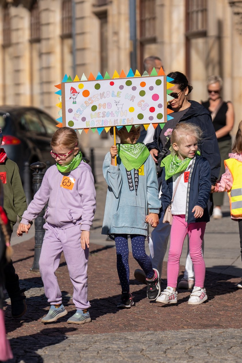Parada na Wrocławskim Festiwalu Krasnoludków 2024