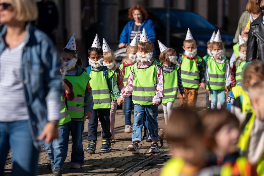 Parada na Wrocławskim Festiwalu Krasnoludków 2024