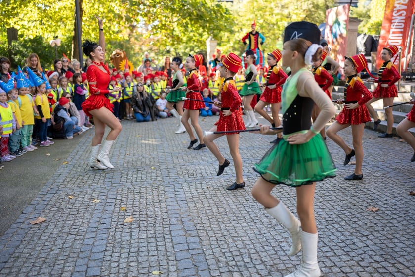 Parada na Wrocławskim Festiwalu Krasnoludków 2024