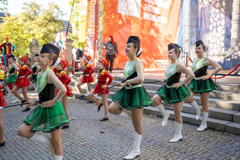 Parada na Wrocławskim Festiwalu Krasnoludków 2024