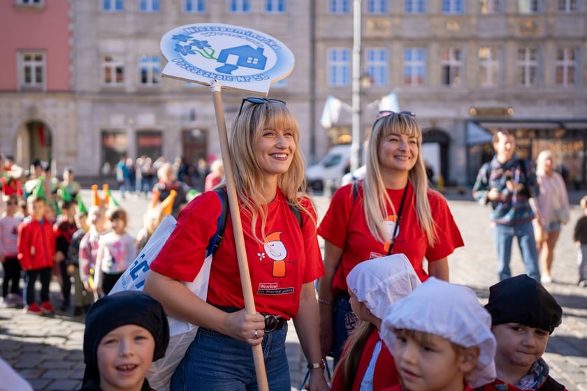 Parada na Wrocławskim Festiwalu Krasnoludków 2024
