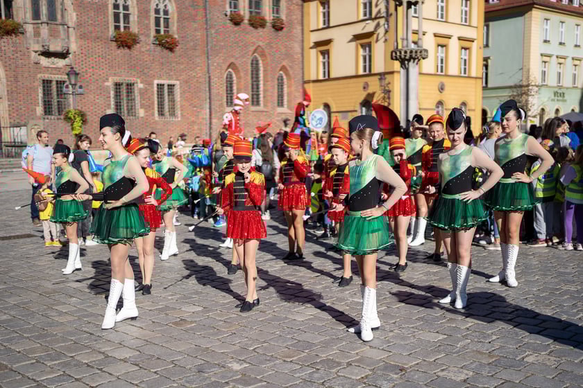 Parada na Wrocławskim Festiwalu Krasnoludków 2024