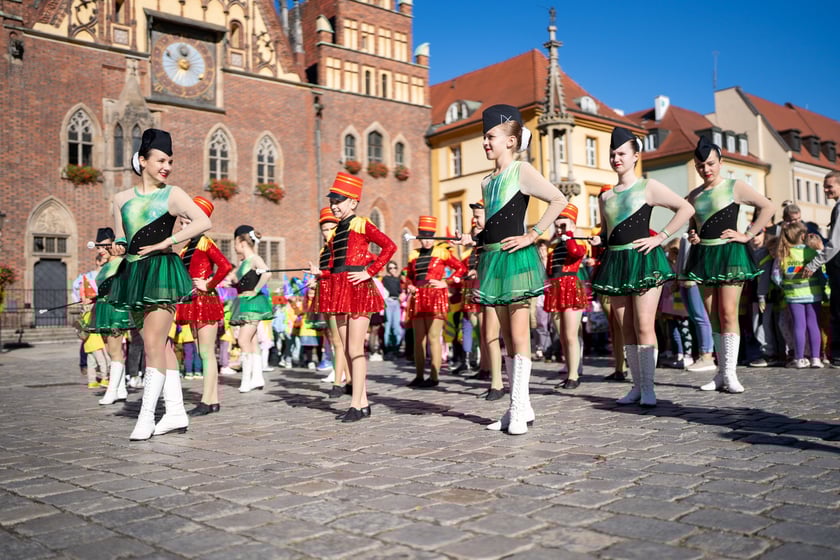 Parada na Wrocławskim Festiwalu Krasnoludków 2024