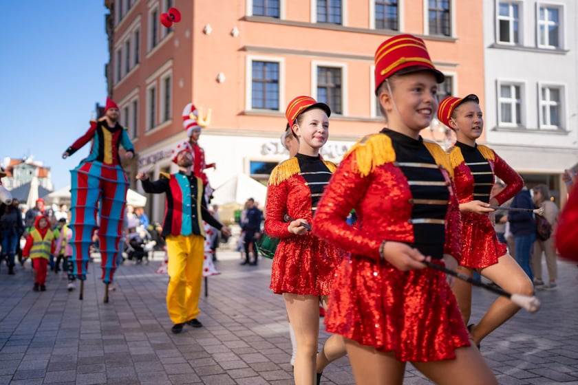 Parada na Wrocławskim Festiwalu Krasnoludków 2024