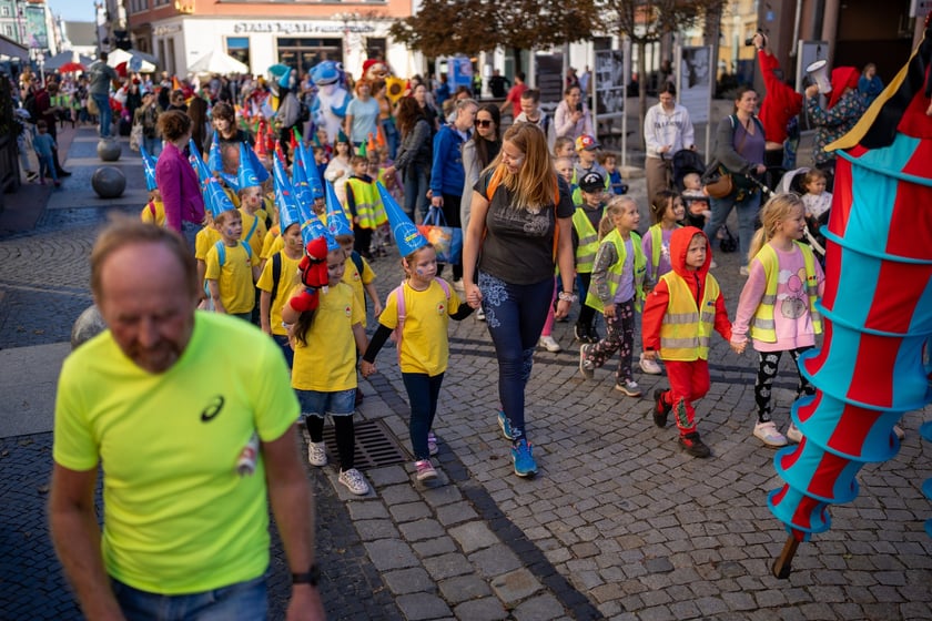 Parada na Wrocławskim Festiwalu Krasnoludków 2024