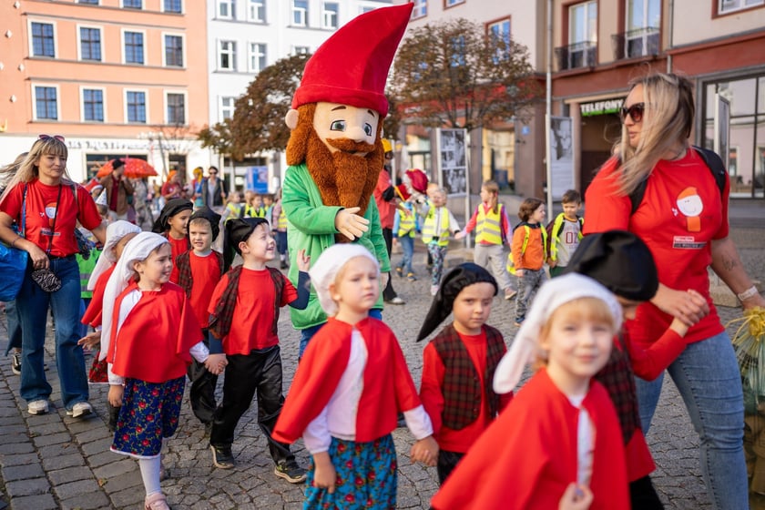 Parada na Wrocławskim Festiwalu Krasnoludków 2024