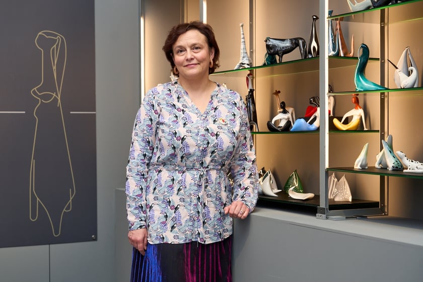 Kuratorka dr Barbara Banaś na wystawie &bdquo;Wielka czw&oacute;rka i inni. Ceramiczna rzeźba kameralna w PRL-u&rdquo; w Muzeum Narodowym do 23 lutego 2025