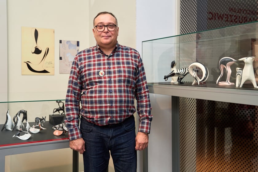 Kolekcjoner Tomasz Dziewicki na wystawieWystawa &bdquo;Wielka czw&oacute;rka i inni. Ceramiczna rzeźba kameralna w PRL-u&rdquo; w Muzeum Narodowym do 23 lutego 2025
