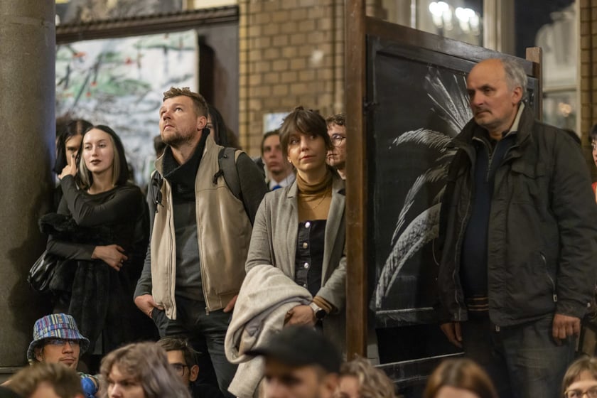 Wernisaż wystawy Dark Academia Kościoła Nihilistów w budynku po bibliotece na Szajnochy (19 października 2024)