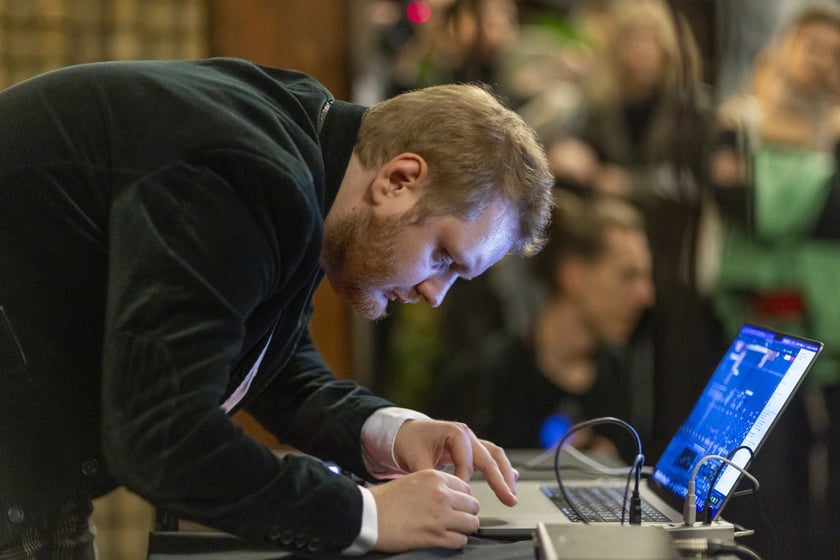Wernisaż wystawy Dark Academia Kościoła Nihilistów w budynku po bibliotece na Szajnochy (19 października 2024)