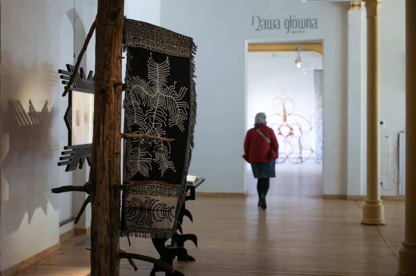 Zdjęcie z wystawy "Świątynia Baśni" w galerii BWA Wrocław Główny