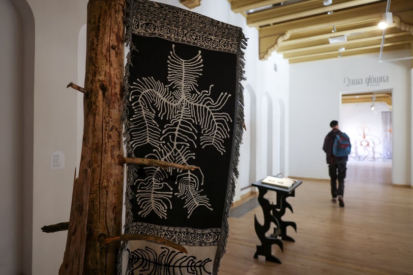 Zdjęcie z wystawy "Świątynia Baśni" w galerii BWA Wrocław Główny