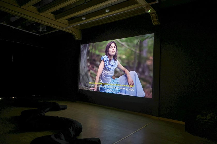 Zdjęcie z wystawy "Świątynia Baśni" w galerii BWA Wrocław Główny