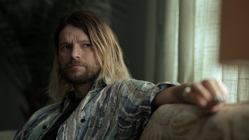 Mateusz Kościukiewicz w roli Mikołaja Głowackiego. Kadr z serialu&nbsp;&bdquo;Wzg&oacute;rze ps&oacute;w&rdquo;