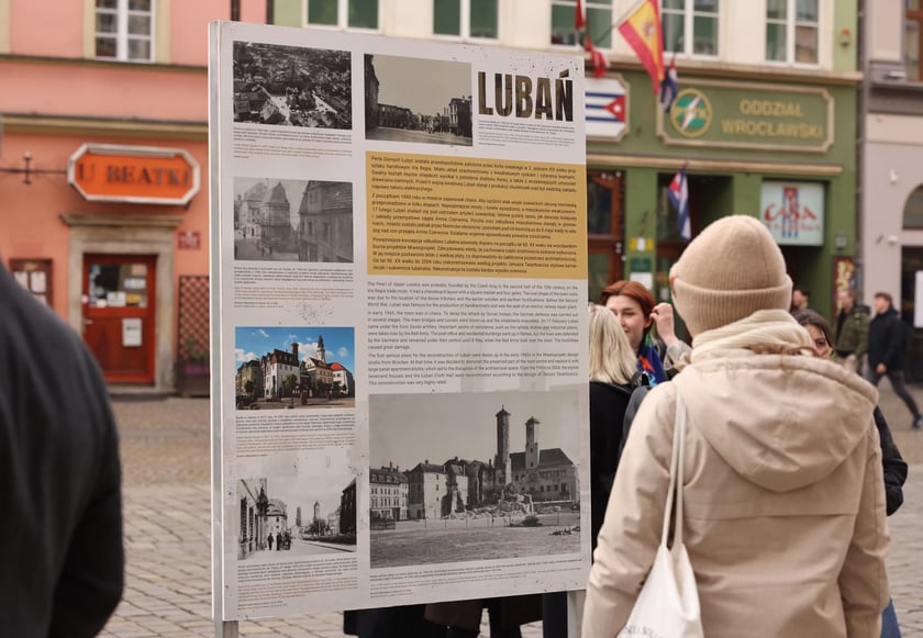 Wystawa plenerowa &bdquo;Amputacja czy rekonstrukcja. Miasta południowo-zachodniej Polski po 1945 roku&rdquo; w rynku do 11 marca.&nbsp;