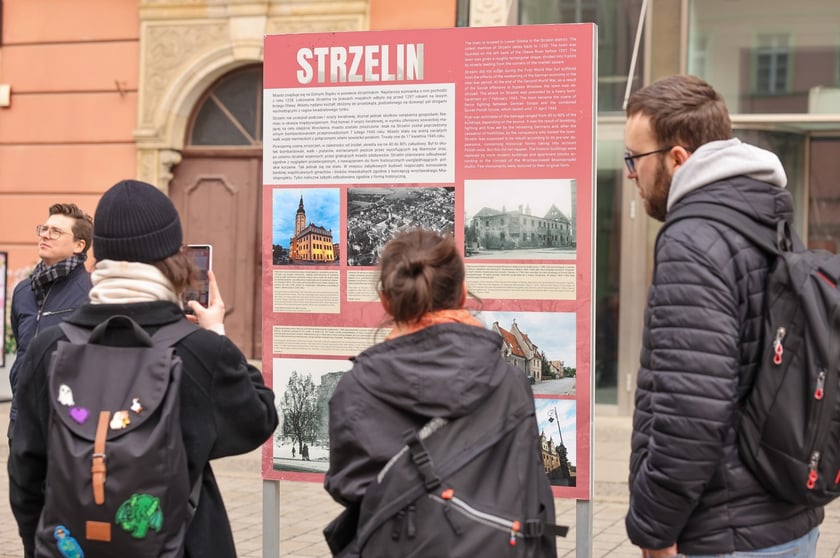 Wystawa plenerowa &bdquo;Amputacja czy rekonstrukcja. Miasta południowo-zachodniej Polski po 1945 roku&rdquo; w rynku do 11 marca.&nbsp;