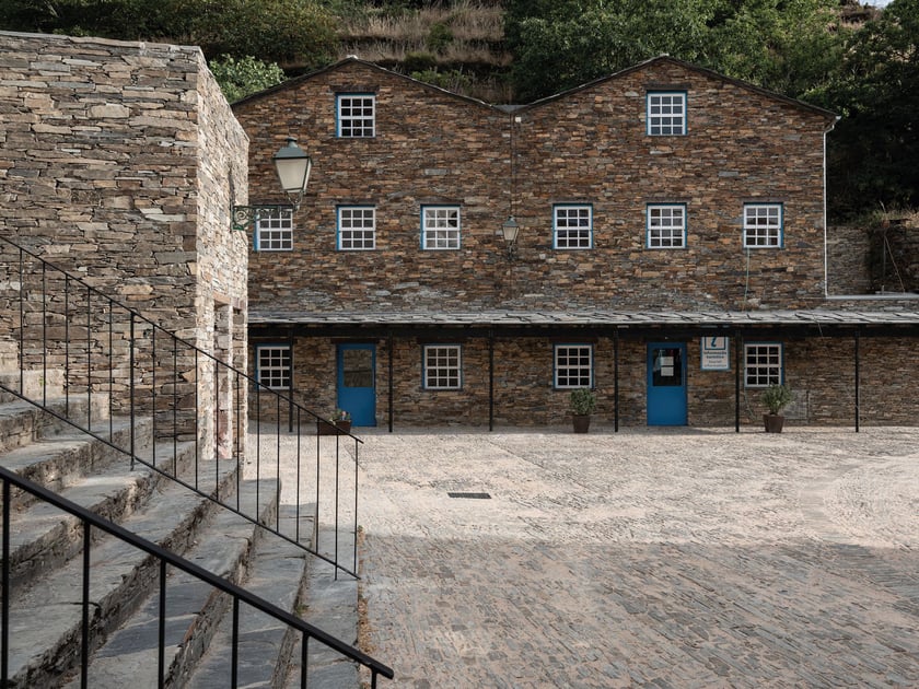 Plac i Biuro informacji turystycznej w Piodo