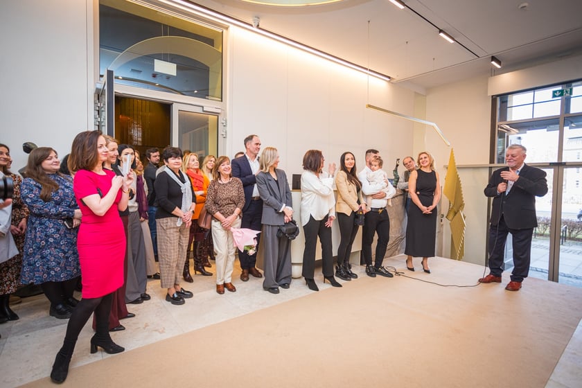 L’UNI. Stanisław Wysocki wernisaż rzeźby „Piękno jest kobietą