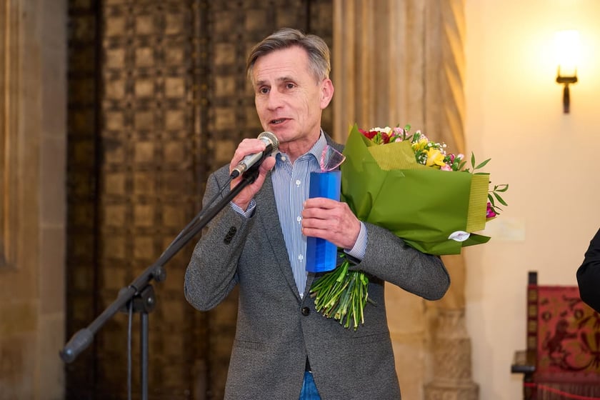 Uroczystość wręczenia Arlekin&oacute;w 2025. Wrocław, 27.03.2025. W imieniu Krystiana Lupy Arlekina odebrał Tomasz Lulek.