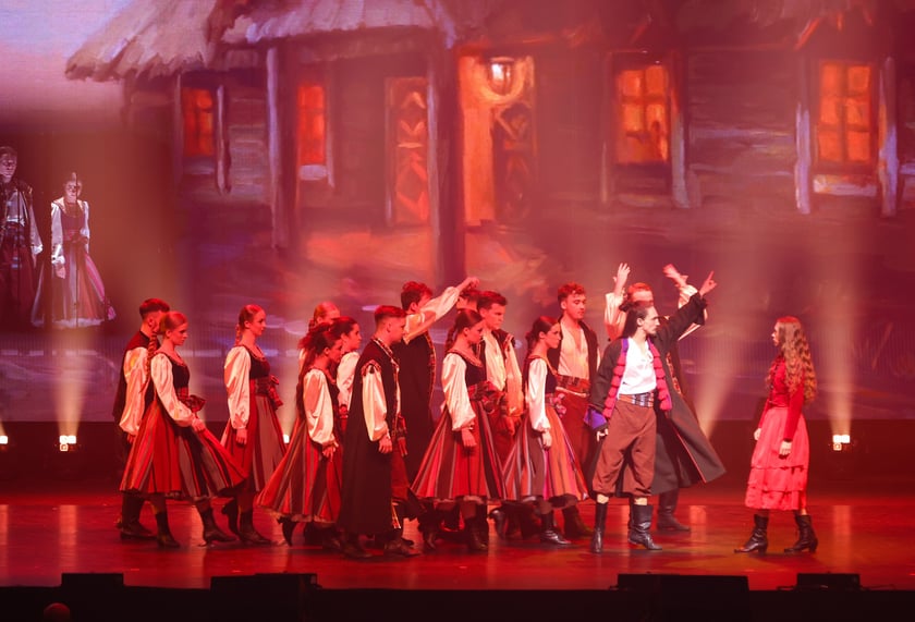 Widowisko "Chłopi Tańcuj Remixed" w Hali Stulecia