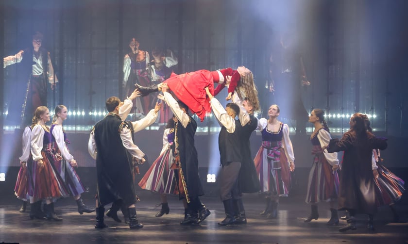 Widowisko "Chłopi Tańcuj Remixed" w Hali Stulecia