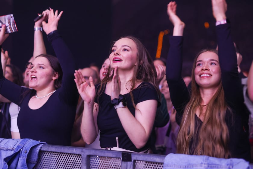 Widowisko "Chłopi Tańcuj Remixed" w Hali Stulecia i owacja publiczności