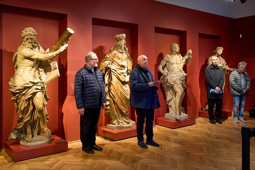 Powr&oacute;t figury Immaculaty do Wrocławia! Po 80 latach barokową rzeźbę odnalazł Piotr Oszczanowski, dyrektor Muzeum Narodowego we Wrocławiu