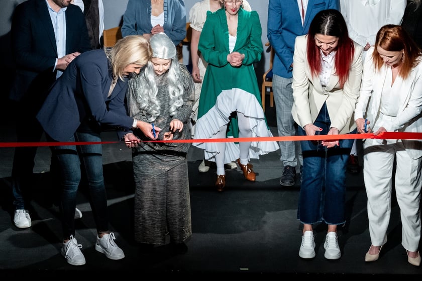 Otwarcie Teatru KAMBAK i próba generalna spektaklu Piękna i Bestia