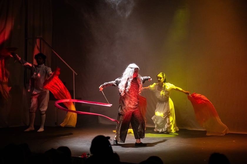 Otwarcie Teatru KAMBAK i próba generalna spektaklu Piękna i Bestia
