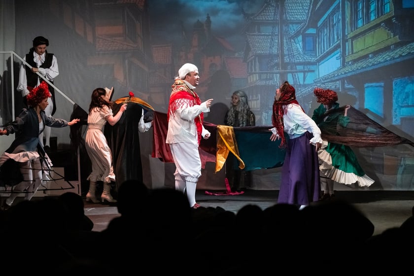 Otwarcie Teatru KAMBAK i próba generalna spektaklu Piękna i Bestia